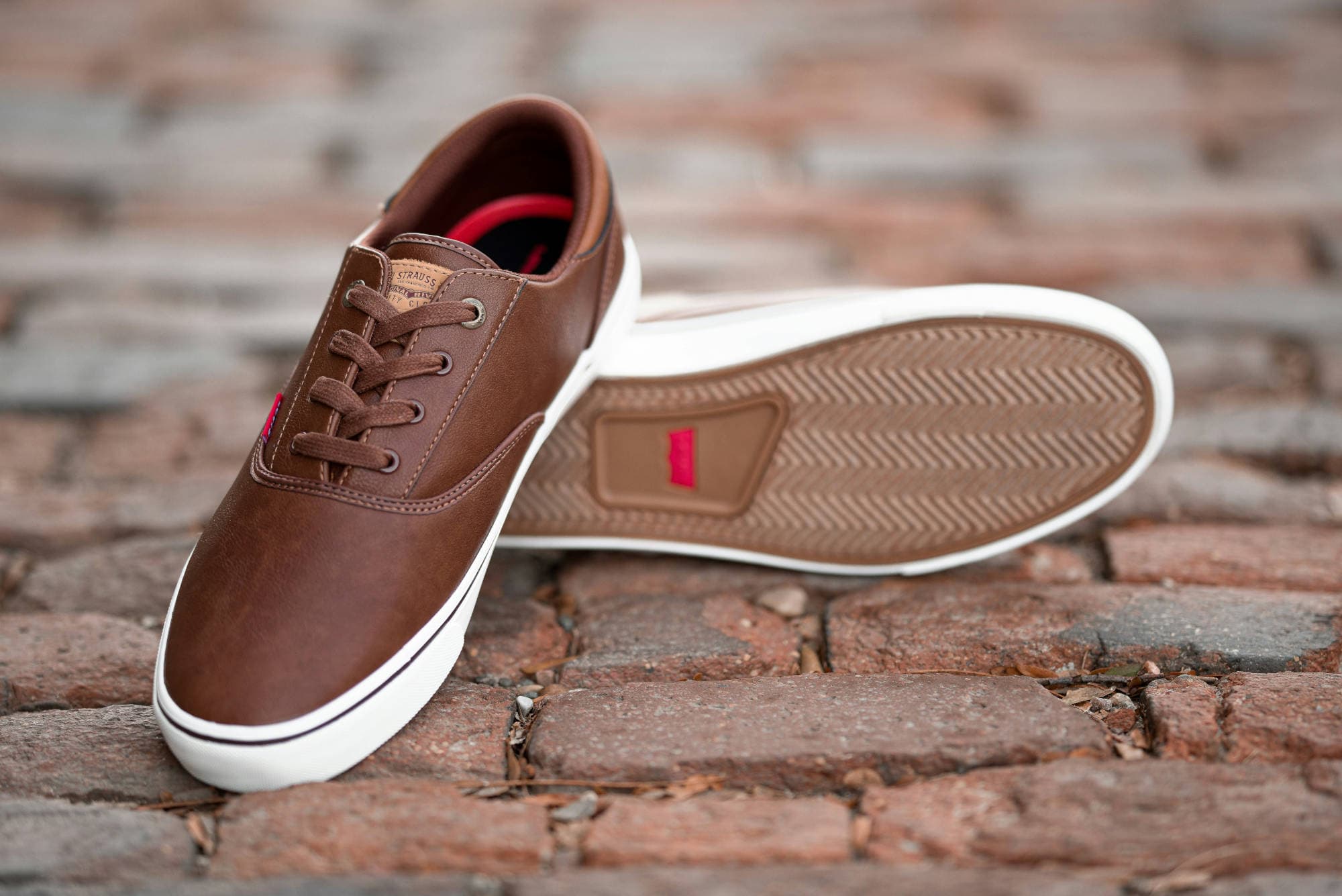 Brown leather sneaker for smart casual styling